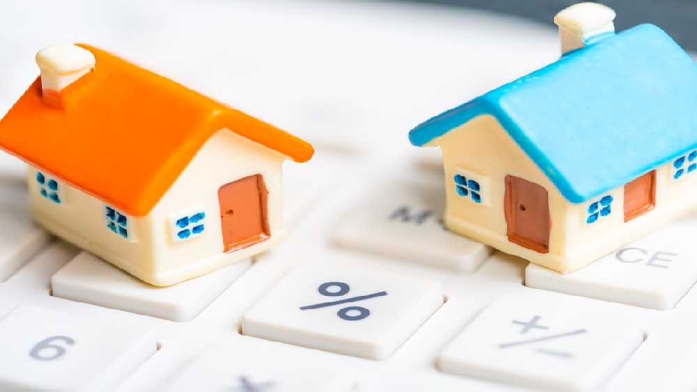 বেশি ইএমআই দেওয়ার চেষ্টা করুন: যদি সম্ভব হয়, তবে চেষ্টা করুন বেশি পরিমাণে ইএমআই দেওয়ার। এর ফলে ঋণের সময় কমিয়ে আনা যায়। এতে ঋণের মোট পরিমাণ অনেকটাই কমে আসবে।