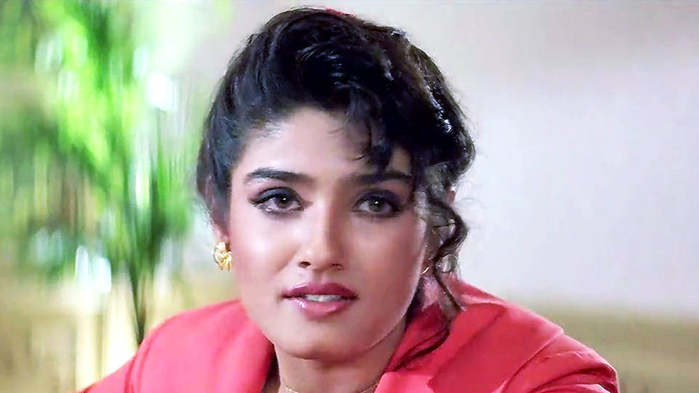 পরবর্তীতে সেই নায়ক-নায়িকার প্রেম যদিও টেকেনি। সম্পর্ক ভাঙার পর সেই নায়ক তাঁর প্রাক্তন প্রেমিকার পরিবর্তে ছবিতে অভিনয় করার জন্য অনুরোধ করেছিলেন রবিনাকে। 