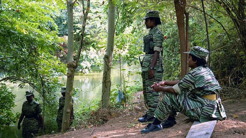 অতি বাম সংগঠনগুলির মধ্যে কমিউনিস্ট পার্টি অব ইন্ডিয়া (মাওবাদী), কমিউনিস্ট পার্টি অব ইন্ডিয়া (মার্কসবাদী-লেনিনবাদী) এবং মাওবাদী কমিউনিস্ট সেন্টার (এমসিসি)-এর সমস্ত সংগঠনগুলিকে নিষিদ্ধ করা হয়েছে।