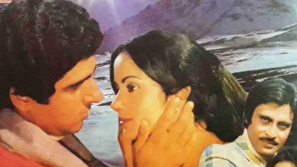 রাজ বব্বর এবং কল্পনা আয়ার অভিনীত ‘অরমান’ (১৯৮১) ছবিতে কল্পনা আয়ারের ওপর ভাগ অনাবৃত দৃশ্য রয়েছে, যেখানে দেখা যায় রাজ বব্বর তাঁর খোলা বুকের দিকে তাকিয়ে রয়েছেন। কল্পনা আয়ার কেবল প্যান্টি পরা অবস্থায় রাজ বব্বরের দিকে চেয়ে।