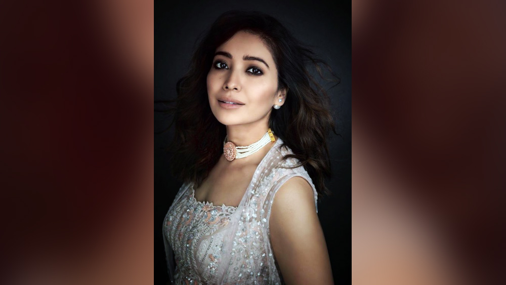 দেহরাদূন থেকে মুম্বই। অভিনয় করার নেশায় ছুটে গিয়েছিলেন ৩২ বছরের আশা নেগি। কলেজের দিনগুলি থেকেই সৌন্দর্য প্রতিযোগিতায় অংশগ্রহণ। তার পর বিজ্ঞাপনে কাজও করেন। বেশ কয়েকটি সিরিয়ালে কাজের মধ্যেও ‘পবিত্র রিস্তা’-য় সুযোগ পাওয়ার পর তাঁর কেরিয়ারের মোড় ঘুরে যায়। 