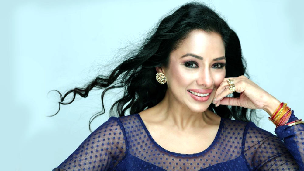 ‘অনুপমা’ বা ‘কহানি ঘর ঘর কি’ অথবা ‘সপনা বাবুল কা... বিদাই’, ‘পরবরিশ- কুছ খট্টে কুছ মিঠে’ এবং অবশ্যই ‘সারাভাই ভার্সেস সারাভাই-২’— সবেতেই প্রশংসা কুড়িয়েছেন রূপালি। শোনা যায়, পর্ব পিছু ৬০ হাজার টাকা পারিশ্রমিক নেন তিনি।