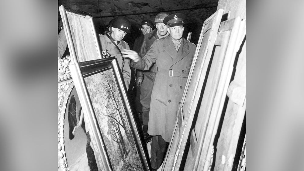 গোপন কুঠুরিটি তিন ফুট দীর্ঘ ইটের দেওয়াল দিয়ে ঢাকা ছিল। দেওয়ালের মাঝে ছিল একটি স্টিলের দরজা। তাতে ব্যাঙ্কের ভল্টের কায়দায় বিরাট বড় তালা। কম্বিনেশন লকের নম্বর এবং সঠিক টাইমিং না থাকলে যে তালা খুলবে না। ডিনামাইট দিয়ে ওই দেওয়াল উ়ড়িয়ে দরজা পর্যন্ত পৌঁছেছিল থার্ড আর্মি।