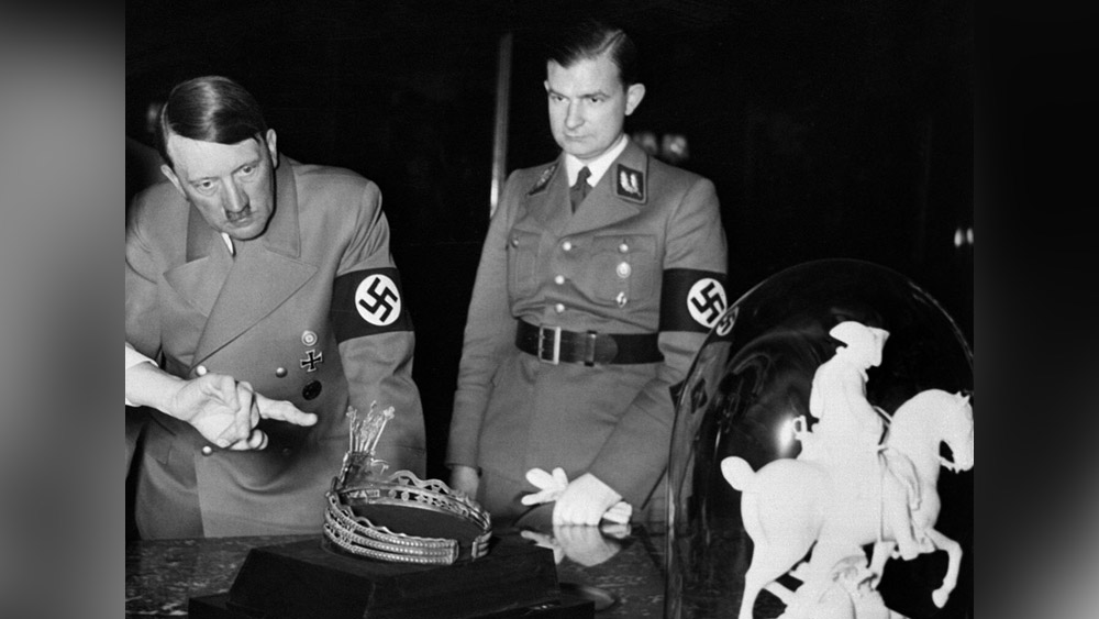 লুঠের কোটি কোটি ডলারের বেশির ভাগই যুদ্ধের অস্ত্রশস্ত্র কেনায় খরচ করেছিল নাৎসিরা। তা সত্ত্বেও সম্পত্তি ফুরোয়নি। বেশির ভাগ সোনা রাখা হয়েছিল জার্মানির শীর্ষ ব্যাঙ্ক রাইখসব্যাঙ্কে। তবে জার্মানি দখলের খবর পাওয়ামাত্রই বার্লিনের ওই শীর্ষ ব্যাঙ্ক থেকে সোনা সরানোর সিদ্ধান্ত নেন জার্মানির সেনা কর্তৃপক্ষ। মিত্রশক্তির হাত থেকে সোনা বেহাত হওয়ার ভয়ে তা রাইখসব্যাঙ্কের বিভিন্ন শাখায় পাঠিয়ে দিতে শুরু করেন তাঁরা।