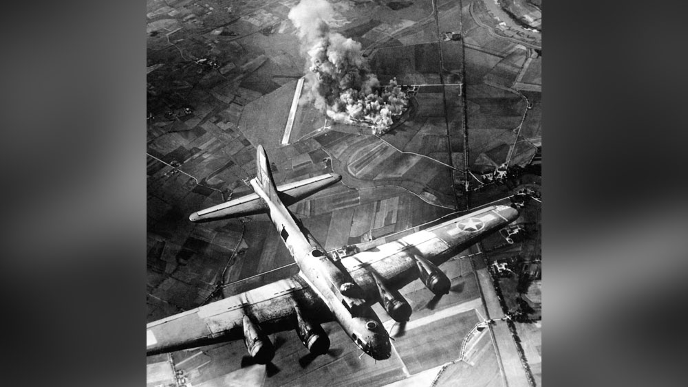 ১৯৪৫ সালের ফেব্রুয়ারিতে বার্লিনে বোমাবর্ষণ করতে শুরু করেছিল মিত্রশক্তি। তাতে প্রায় ধ্বংস হয়ে গিয়েছিল রাইখসব্যাঙ্ক। নষ্ট হয়ে যায় ব্যাঙ্কের ছাপাখানাগুলিও। এর পরেই রাইখসব্যাঙ্কে থাকা সোনাদানার বড় অংশ মের্কের্সের একাধিক খনিতে সরানোর সিদ্ধান্ত নেয় জার্মানি। সেই সময়ে যার অর্থমূল্য ছিল ২৩.৮ কোটি ডলার। সোনাদানার পাশাপাশি অসংখ্য নোটের বান্ডিলও সরানো হয়েছিল।