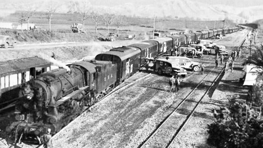 ফেব্রুয়ারি-মার্চ জুড়ে ট্রেনে করে এ ভাবেই বিভিন্ন খনিতে সম্পত্তি নিয়ে যাওয়া হয়েছিল। জার্মানির পতনের আগে পর্যন্ত তা বন্ধ হয়নি। থার্ড আর্মির পদধ্বনি শোনার আগেই যতটা সম্ভব লুঠপাটের সামগ্রী সরিয়েছিল জার্মান সেনা। তবে এক দিকে ইস্টারের ছুটি, অন্য দিকে রেলসেতু উড়িয়ে দেওয়ার জন্য সে কাজ ব্যাহত হয়েছিল। 