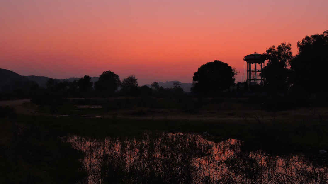 মুরুগুমা, পশ্চিমবঙ্গের পুরুলিয়া জেলার আদিবাসী গ্রামগুলির মধ্যে একটি, পশ্চিমবঙ্গ এবং সারা ভারতবর্ষের বিভিন্ন প্রান্ত থেকে মানুষজন নিয়মিত আসেন এখানে। মুরুগুমা পুরুলিয়া এবং ঝাড়খণ্ডের সীমানায় অবস্থিত। পুরুলিয়া এবং ঝাড়খণ্ড উভয় থেকেই গাড়িতে করে মুরুগুমা যাওয়া যায়।