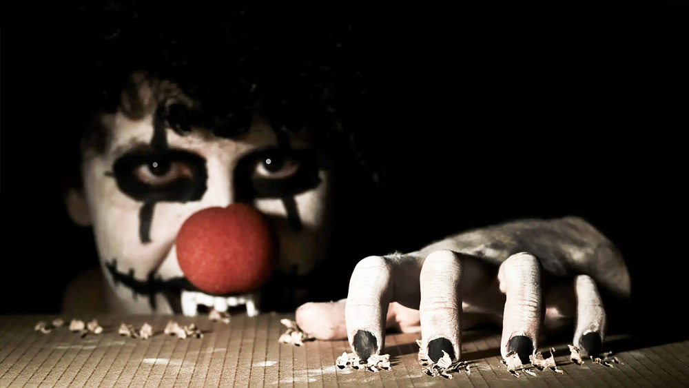 বিজ্ঞাপনের লক্ষ্য মূলত প্রেমে প্রতারিতরাই। তাঁদের বলতে চাওয়া হয়েছে, প্রেমিক বা প্রেমিকা না থাকুক, ভ্যালেন্টাইন্স ডে উদ্‌যাপন করতে পারবেন তাঁরাও। তবে একটু অন্য ভাবে। গদগদ প্রেমের বদলে তাঁদের প্রেম দিবস কাটবে প্রাক্তনের উপর গায়ের জ্বালা মিটিয়ে।