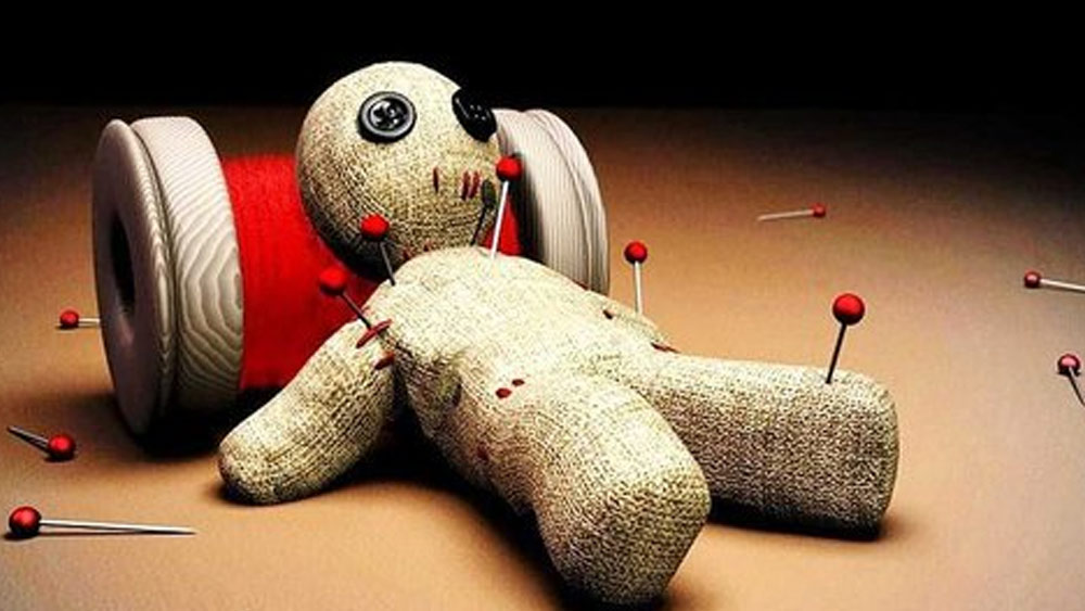 কার্ড-ফুল-নৈশভোজের লুকনো প্রেমের মতোই এ বার প্রেমে আঘাত পেয়ে বেড়ে ওঠা যন্ত্রণাকেও পণ্য বানিয়ে বেচছে বিজ্ঞাপনদাতা সংস্থাটি।