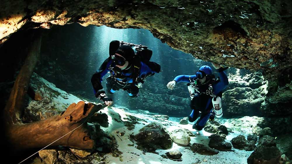 কেভ ডাইভিং