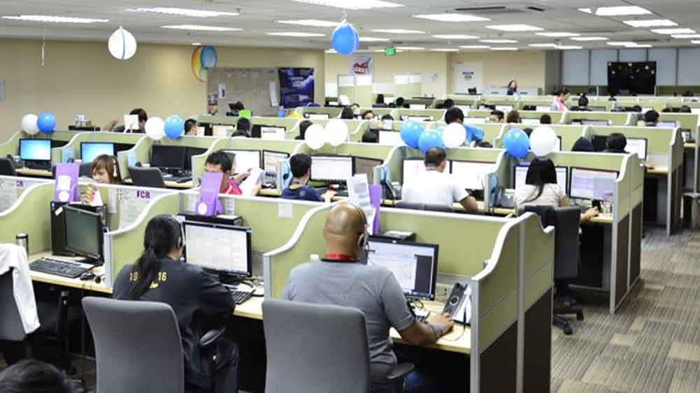 দিনে এমন ভয় দেখানো ফোন যেত অন্তত ১০০জন আমেরিকার নাগরিকের কাছে। তার মধ্যে ৩০-৪০ জন সত্যি সত্যি ভয় পেতেন। আট থেকে দশ জন টাকাও দিয়ে দিতেন কর সংক্রান্ত আইনি জটিলতা এড়াতে। 