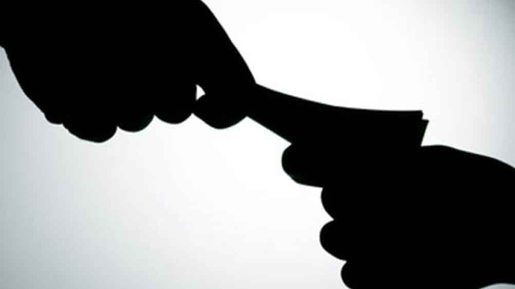 আদায় করা টাকা সরাসরি ভারতে আসত না। আমেরিকার নাগরিকরা ওই টাকা দিতেন আমেরিকার ব্যাঙ্কেই। সেখানে সাগরের এজেন্ট ছিলেন। আদায় করা অর্থের ৩০ শতাংশ নিজেরা নিয়ে তাঁরা বাকিটা হাওয়ালা মারফৎ পাঠিয়ে দিতেন। দুবাই এবং চিন হয়ে অর্থ আসত ভারতে। 