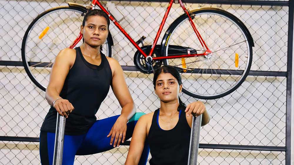 এর আগে তাঁর সুইমিং পুলে স্নান করার একটি ভিডিয়ো ভাইরাল হয়েছিল। 