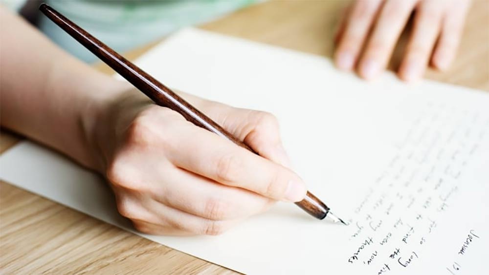 চিঠিতে মালবিকা লিখেছিলেন, ‘সংস্থার ভবিষ্যৎ নিয়ে আমি আশাবাদী। বেশ কয়েকটি বিনিয়োগ করা অংশ বিক্রি করে ঋণের বোঝা নিয়ন্ত্রণযোগ্য স্তরে নামিয়ে আনতে আমরা কাজ করব।’ 