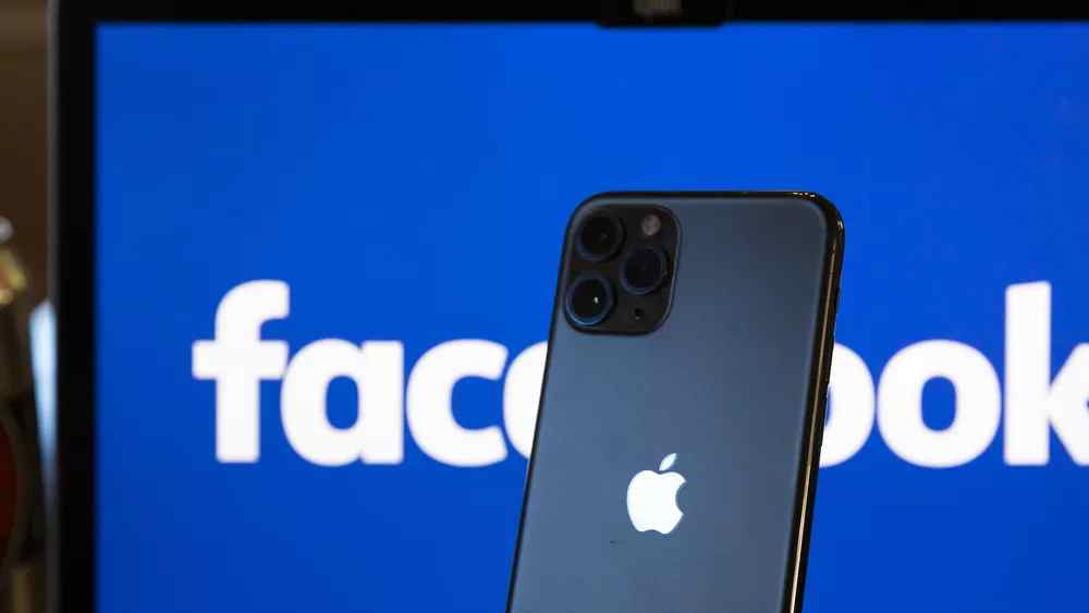 অ্যাপল তাদের অপারেটিং সিস্টেমে নয়া সংযোজন হিসেবে এমন একটি কৌশল রেখেছে যাতে ফেসবুকের মতো অ্যাপগুলি ব্যবহারকারীদের ব্যক্তিগত তথ্য ইচ্ছেমতো ব্যবহার করতে না পারে।