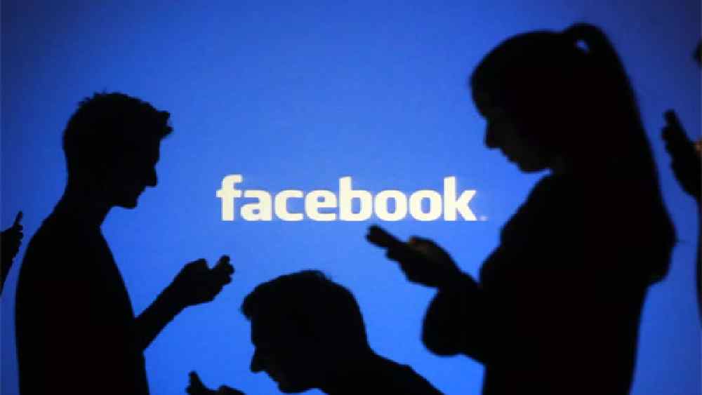 কেন হঠাৎ এই অবস্থা হল? বিশেষজ্ঞদের একটা বড় অংশের মতে, ফেসবুক ব্যবহারকারীদের সংখ্যা অনিয়ন্ত্রিত ভাবে বৃদ্ধির দিন ফুরিয়েছে। ফেসবুক শেষ দুই ত্রৈমাসিকে প্রায় ১০ লক্ষ ব্যবহারকারীকে হারিয়েছে।