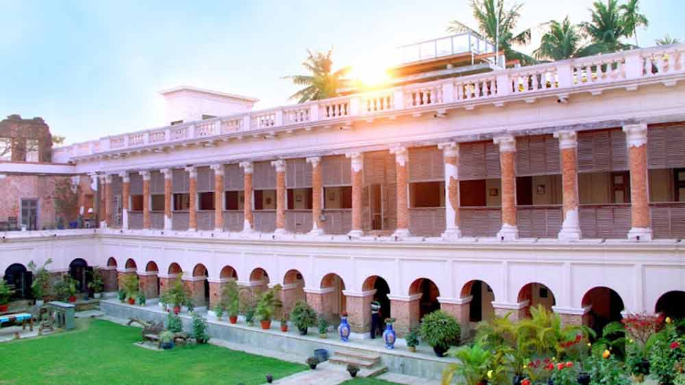 এই সম্পত্তির বর্তমান মালিক, জনাব অজয় রাওলা, ধ্বংসাবশেষে থাকা এই জায়গাটিকে পুনরায় আবিষ্কার করেছিলেন, যিনি রাজবাড়ি বাওয়ালিকে আজকের বিলাসবহুল স্থান হিসাবে গড়ে তোলার জন্য দেশ-বিদেশের স্থপতিদের সাহায্য নেন। এখন এই রাজবাড়িটি বর্ধমানের একটি অবশ্য দ্রষ্টব্য।