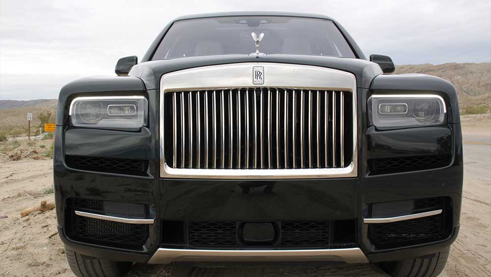 ৩১ ডিসেম্বর দক্ষিণ মুম্বইয়ের তারদেও রিজিওনাল ট্রান্সপোর্ট কার্যালয়ে ‘রোলস রয়েস কালিনান’-এর পেট্রল চালিত গাড়িটি নথিভুক্ত হয়েছে মুকেশের নামে।