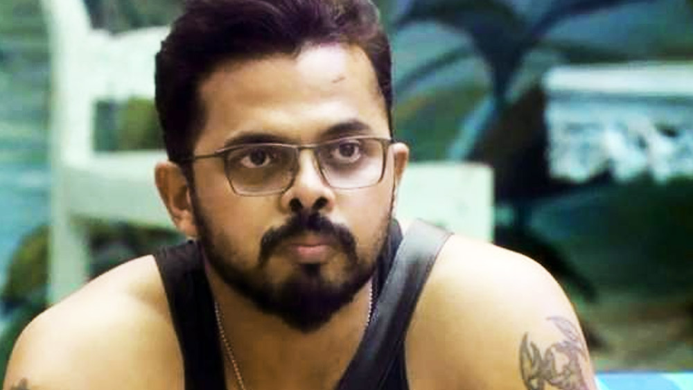 আইপিএল-এর ম্যাচ গড়াপেটা কাণ্ডে জড়িয়ে যাওয়া তাঁর জীবনের সব থেকে বড় বিতর্ক। নিজের কেরিয়ারের বহু বছর ওই কারণে খুইয়েছেন শ্রীসন্থ। কিন্তু তাঁর বিরুদ্ধে গড়াপেটার কোনও প্রমাণ পাওয়া যায়নি। ফলে নির্বাসনের মেয়াদও কমে।