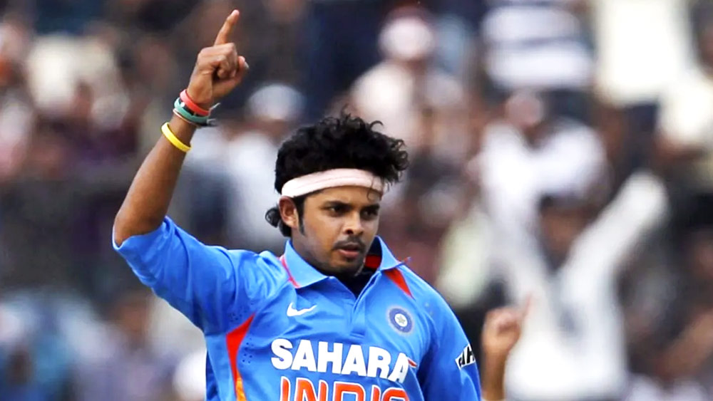 পরের বছরই ভারত বনাম অস্ট্রেলিয়ার সিরিজে আলোচনায় আসেন শ্রীসন্থ। অ্যান্ড্রু সাইমন্ডসের উইকেট নেওয়ার পর তাঁর সামনে গিয়ে বিকৃত ভাবে উল্লাস করছিলেন। ঝামেলায় জড়িয়ে পড়েন অজি ক্রিকেটারের সঙ্গে।