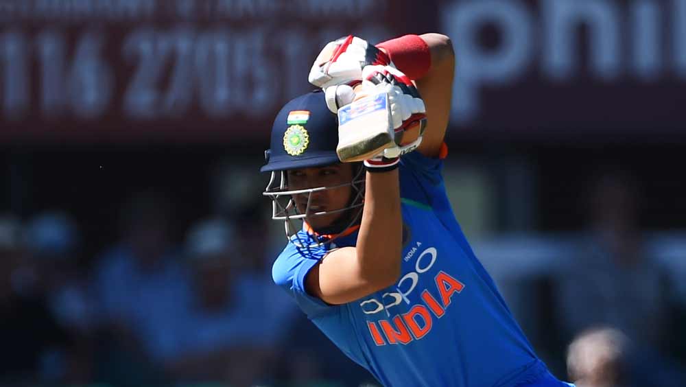 শুভমন গিল সে বার ভারতের জয়ে গুরুত্বপূর্ণ ভূমিকা নিয়েছিলেন। দেশের হয়ে ১০টি টেস্ট, তিনটি এক দিনের ম্যাচ খেলা শুভমনকে অন্যতম প্রতিশ্রুতিবান ব্যাটার হিসেবে ধরা হচ্ছে। আইপিএল-এ তিনি খেলবেন আমদাবাদের হয়ে।