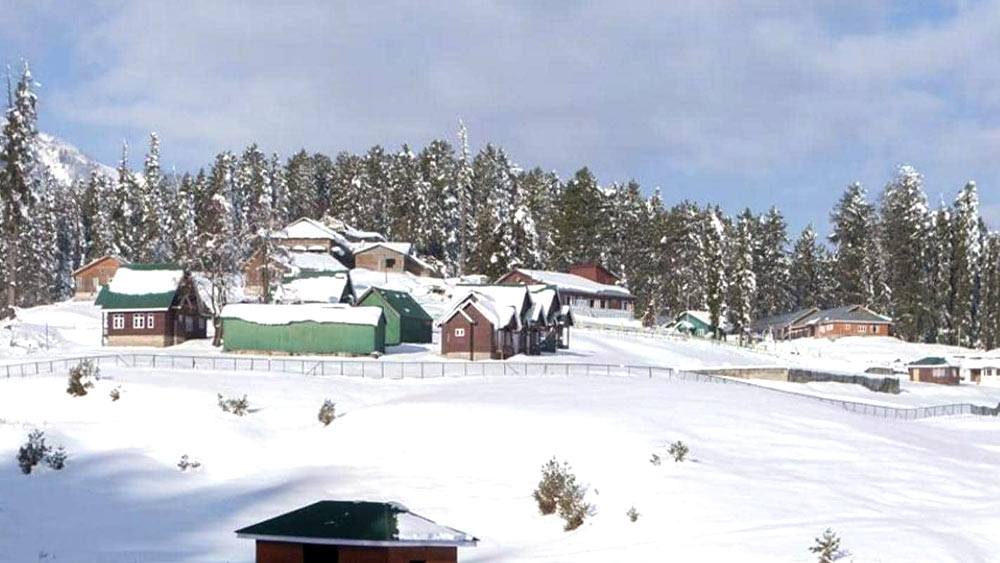 কোলহাই রিসর্টের মালিক ওয়াসিম শাহের মাথাতেই প্রথম এমন একটি রেস্তরাঁর কথা আসে। ওয়াসিম জানিয়েছেন, তিনি বিদেশে বহু জায়গাতেই ইগলু রেস্তরাঁ দেখেছেন। যে রেস্তরাঁ তাঁর খুব পছন্দ হয়।