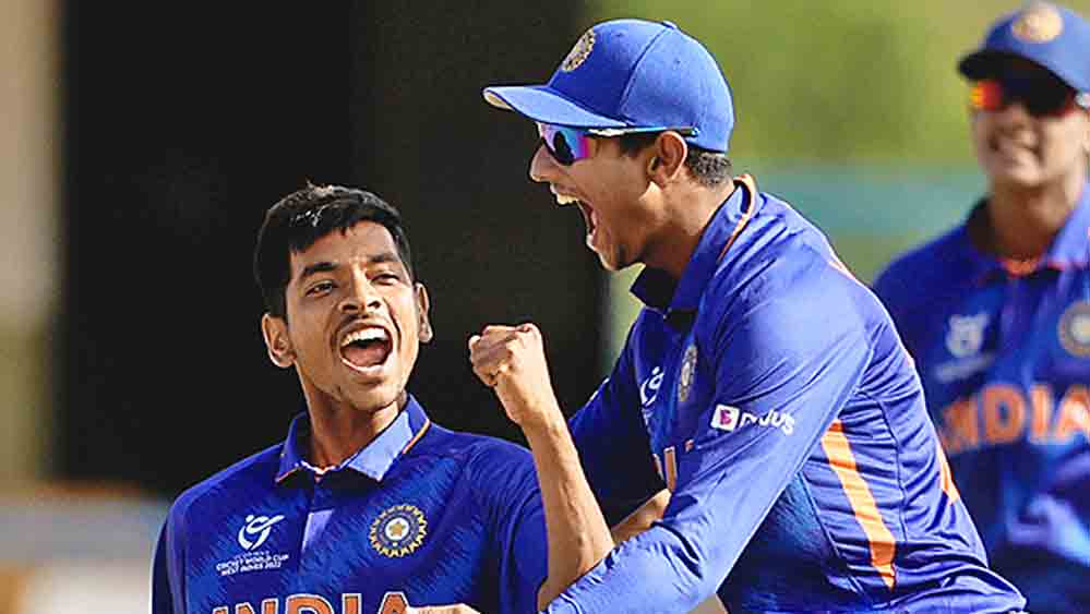  হুঙ্কার: বাংলার রবি কুমারের সংগ্রহ চার উইকেট।