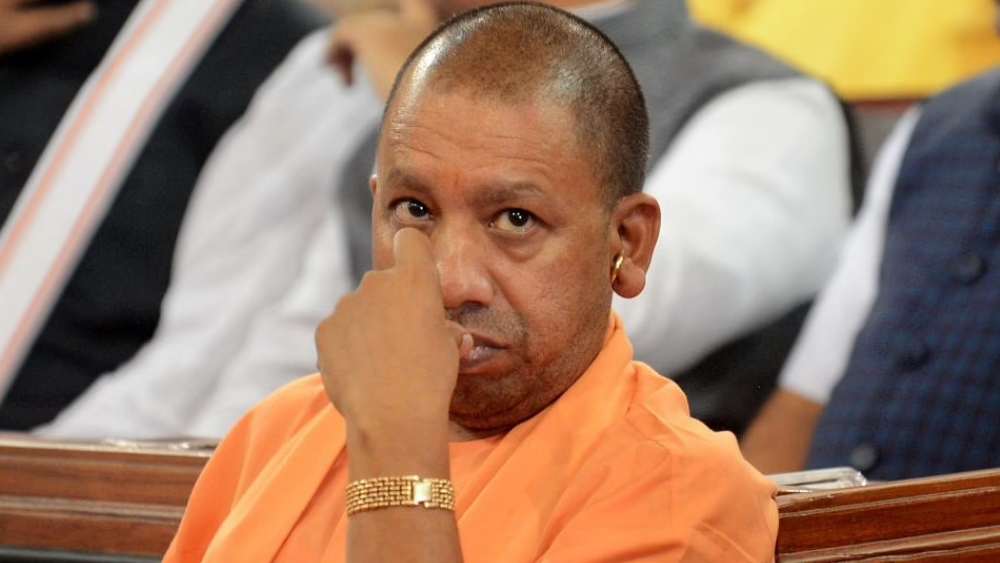 গহনা বলতে একটি ১০ গ্রাম সোনার চেন যার দাম ২৬ হাজার টাকা আর ২০ গ্রাম ওজনের দু’টি কানের দুল। এটির বাজার দর ৪৯ হাজার টাকা।