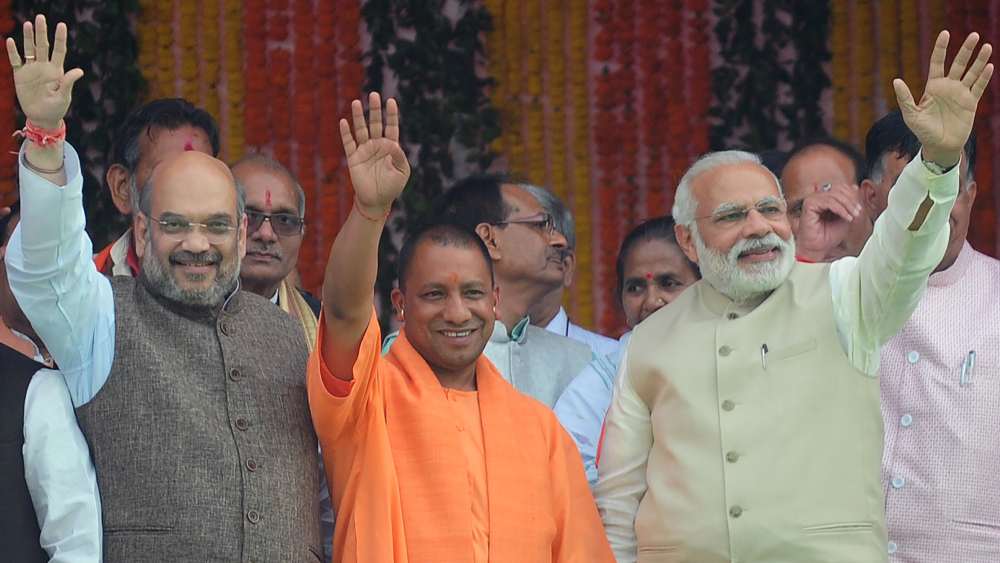 কোনও কৃষিজমি নেই যোগীর। গত তিন আর্থিক বর্ষে ক্রমান্বয়ে কমেছে বার্ষিক উপার্জনও। ২০১৮ -১৯ অর্থবর্ষে যোগীর মোট আয় ছিল ১৮ লক্ষের বেশি। পরের বছর তা নেমে আসে সাড়ে ১৫ লক্ষে। ২০২০-২১ আর্থিক বর্ষে যোগীর মোট আয় ১৩ লক্ষ ২০ হাজার ৬৫৩ টাকা। তবে আয় কমলেও যোগী সম্পূর্ণ ঋণমুক্ত। তাঁর হলফনামা বলছে, কোথাও কোনও দেনা রাখেননি উত্তরপ্রদেশের গোরক্ষপুর নগরের বিধানসভা প্রার্থী।