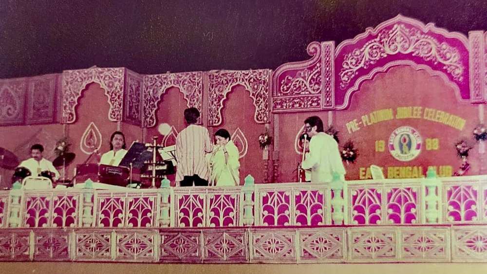 ইস্টবেঙ্গলের অনুষ্ঠানে লতা।