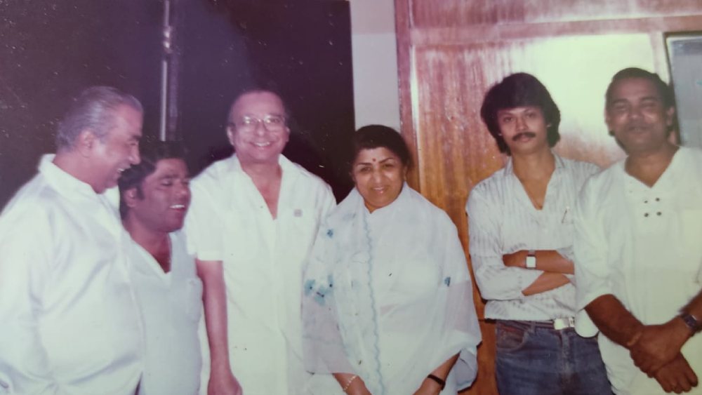 মুম্বইয়ে গান রেকর্ডিংয়ে প্রযোজক ভবেশ কুণ্ডু, রাহুল দেব বর্মন, লতা মঙ্গেশকর, হরনাথ চক্রবর্তী, স্বপন চক্রবর্তী