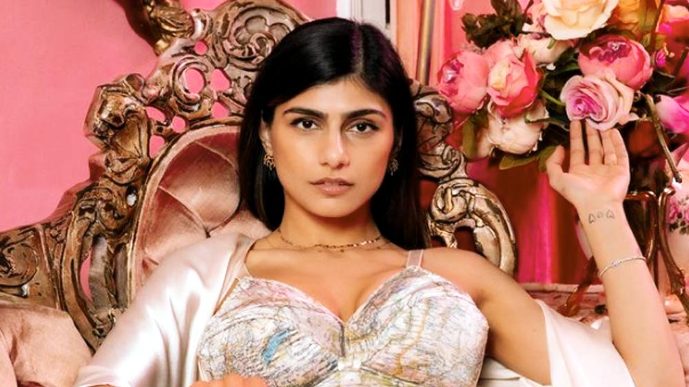 ১৯৯৩ সালের ১০ ফেব্রুয়ারি লেবানিজ-ক্যাথলিক পরিবারে জন্ম মিয়ার। ক্যালিস্টা পদবি বদল করেছে হয়েছেন খলিফা। স্কুলজীবন থেকেই বিতর্ক তাড়া করেছে মিয়াকে। 