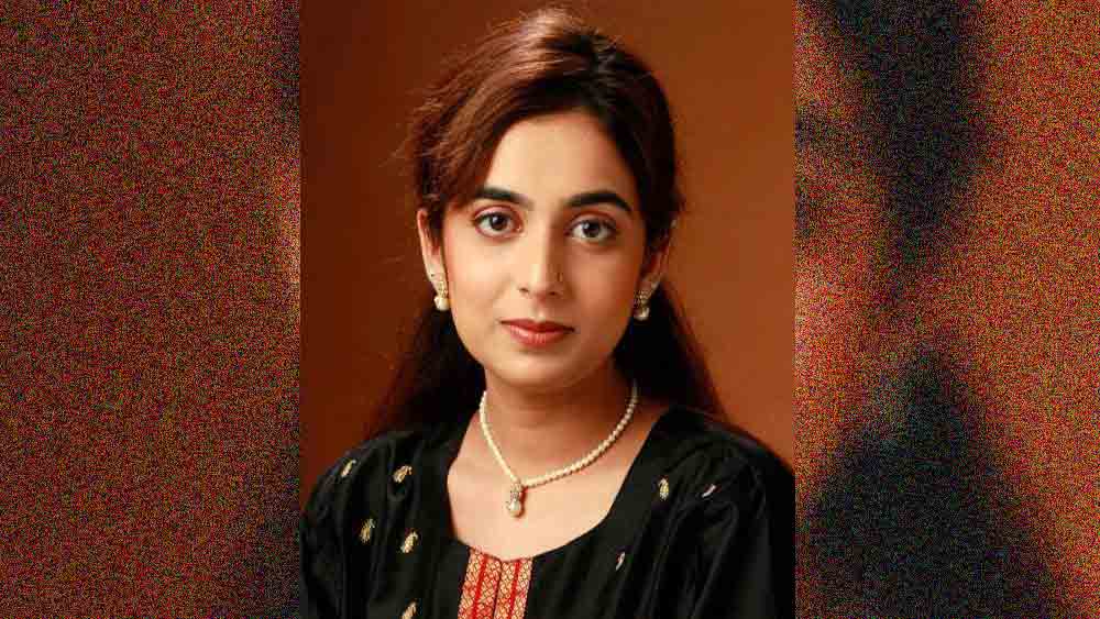 আগের প্রজন্মের মতো হিন্দি এবং মরাঠি গানের পাশাপাশি তিনি আঞ্চলিক গানও শ্রোতাদের উপহার দিয়েছেন। এমনকি বাংলাতেও গান করেছেন।