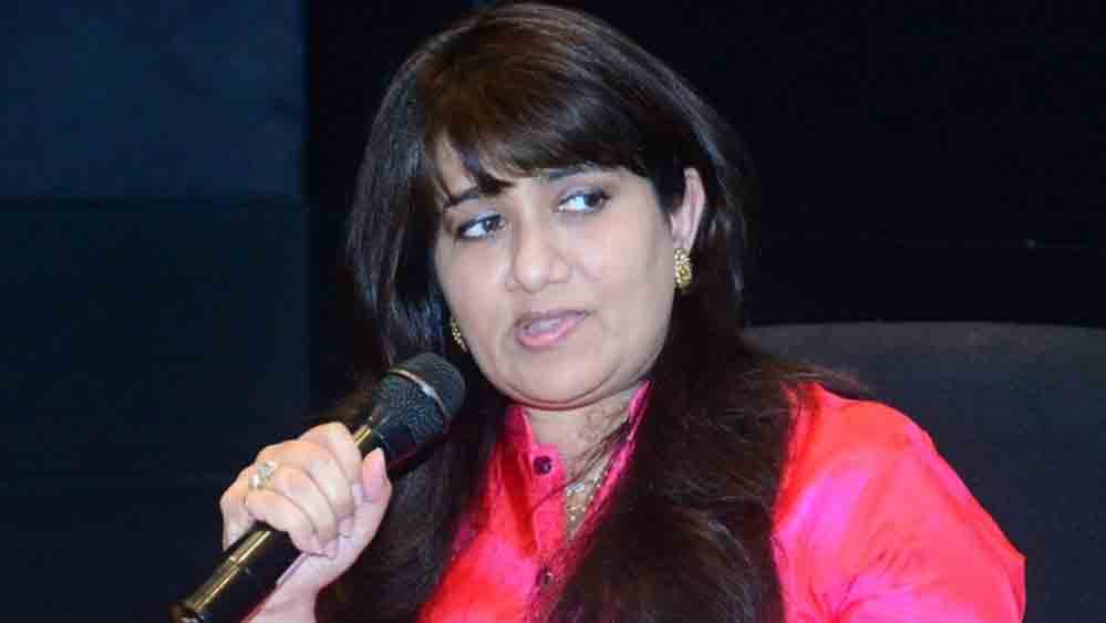  রচনার প্রথম আ্যলবাম ‘মরাঠি বাল গীত’-এর মাধ্যমেই মরাঠি সঙ্গীত জগতে তিনি নিজের জায়গা তৈরি করে নেন, আত্মপ্রকাশ করেন মরাঠি সঙ্গীত জগতের এক উজ্জ্বল তারা হিসেবে। মরাঠি শিশুদের মধ্যে এই আ্যলবাম জনপ্রিয়তা লাভ করে।