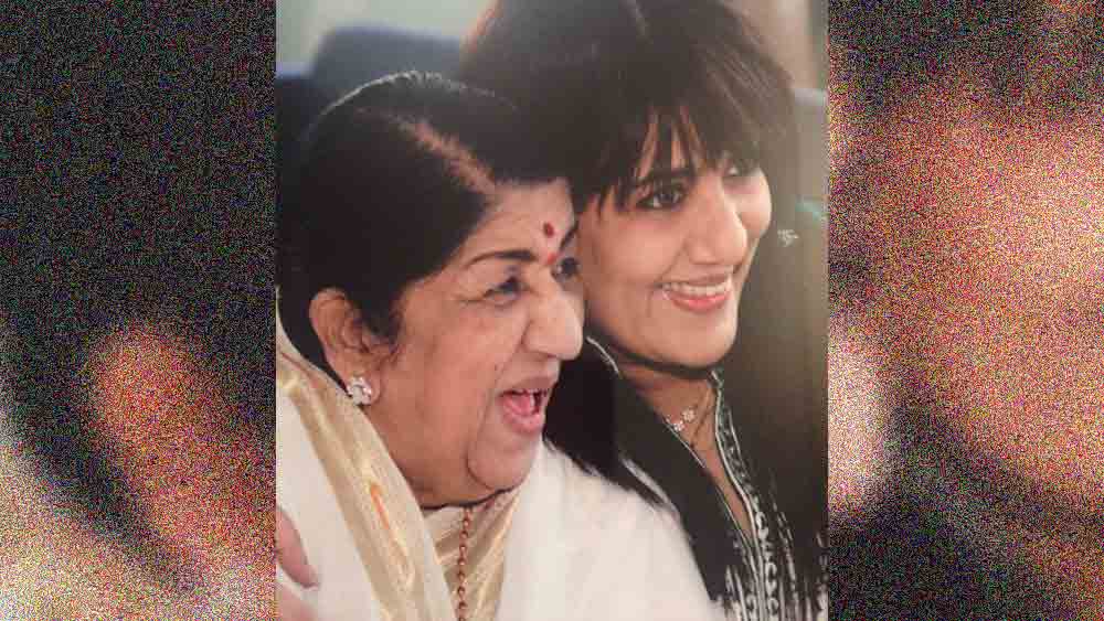 লতা মঙ্গেশকর এবং আশা ভোঁসলের সঙ্গে মঞ্চভাগের দুর্লভ অভিজ্ঞতা রয়েছে তাঁর।