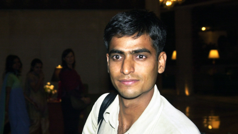 ছোটদের ক্রিকেট থেকে বড়দের দলের উইকেটরক্ষক। অজয় রাতরার ঝুলিতে টেস্ট দলের হয়ে ছ’টি ম্যাচ খেলার অভিজ্ঞতা রয়েছে। খেলেছেন ১২টি এক দিনের ম্যাচও। হরিয়ানা, গোয়া এবং ত্রিপুরার হয়ে প্রথম শ্রেণির ক্রিকেটে দেখা গিয়েছে তাঁকে। ২০০২ সালে আন্তর্জাতিক ক্রিকেটে অভিষেকের পর সে সময়কার সর্বকনিষ্ঠ উইকেটরক্ষক-ব্যাটার হিসাবে টেস্ট শতরানও রয়েছে তাঁর। ১৬ বছরের প্রথম শ্রেণির ক্রিকেট থেকে অবসর নেন ২০১৫ সালে। তবে পরের বছর মাস্টার্স চ্যাম্পিয়ন্স লিগে খেলেছিলেন তিনি।