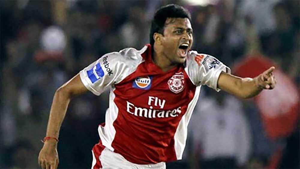 ২০১২ সালে ম্যাচ গড়াপেটায় শলভের নাম জড়িয়ে পড়েছিল। চলেছিল স্টিং অপারেশনও। আইপিএল-এ ওই অভিযোগের পর তদন্ত শুরু হয়। শেষমেশ পাঁচ বছরের জন্য তাঁকে নিষিদ্ধ ঘোষণা করে বিসিসিআই।