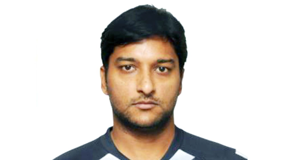 ভারতীয় টেস্ট দলের প্রাক্তন সদস্য শিবলাল যাদবের ছেলে বাবার মতো সফল হননি। বাবার মতো অফস্পিন বল করলেও মূলত ব্যাটিংয়ে মন দিয়েছিলেন অর্জুন যাদব। যদিও কলম্বোর টুর্নামেন্টে প্রথম একাদশে জায়গা পাননি তিনি। তবে ওই টুর্নামেন্টের পর হায়দরাবাদের হয়ে রঞ্জিতে সুযোগ পান। ভারতীয় এ দলেও সুযোগ পেয়েছিলেন। তবে টেস্ট বা এক দিনের দলে জায়গা করতে পারেননি। প্রথম শ্রেণির ক্রিকেটে তিন হাজার ৭০৩ রান রয়েছে অর্জুনের।