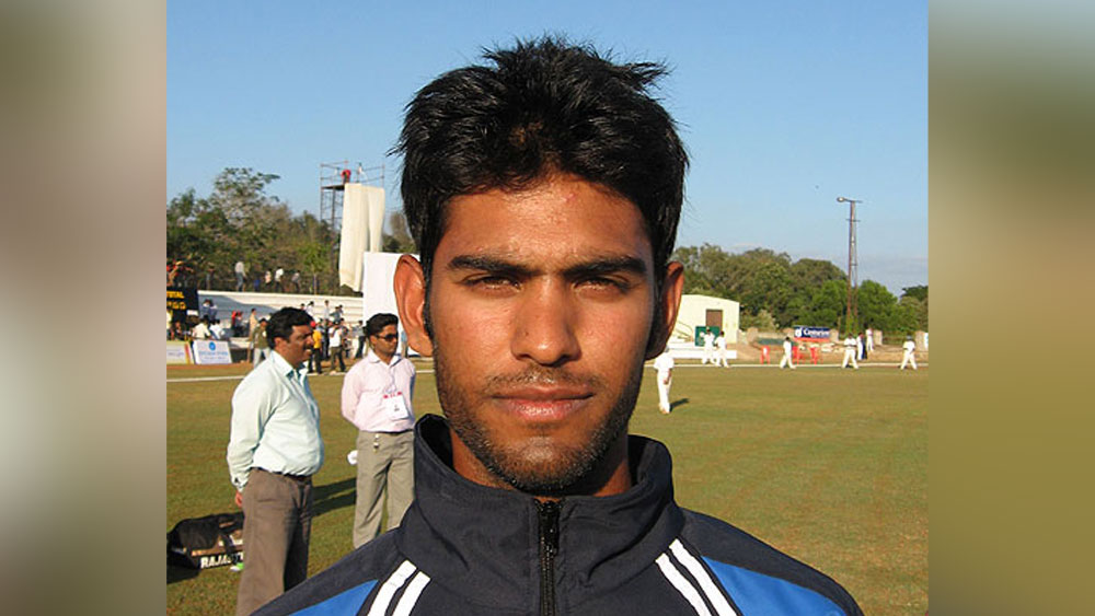 প্রথম শ্রেণির ক্রিকেটে ৩১ ম্যাচে এক হাজার ২১৬ রান রয়েছে মণীশের। ক্রিকেট থেকে দূরে কোন পেশায় রয়েছেন, তা-ও জানা যায়নি।