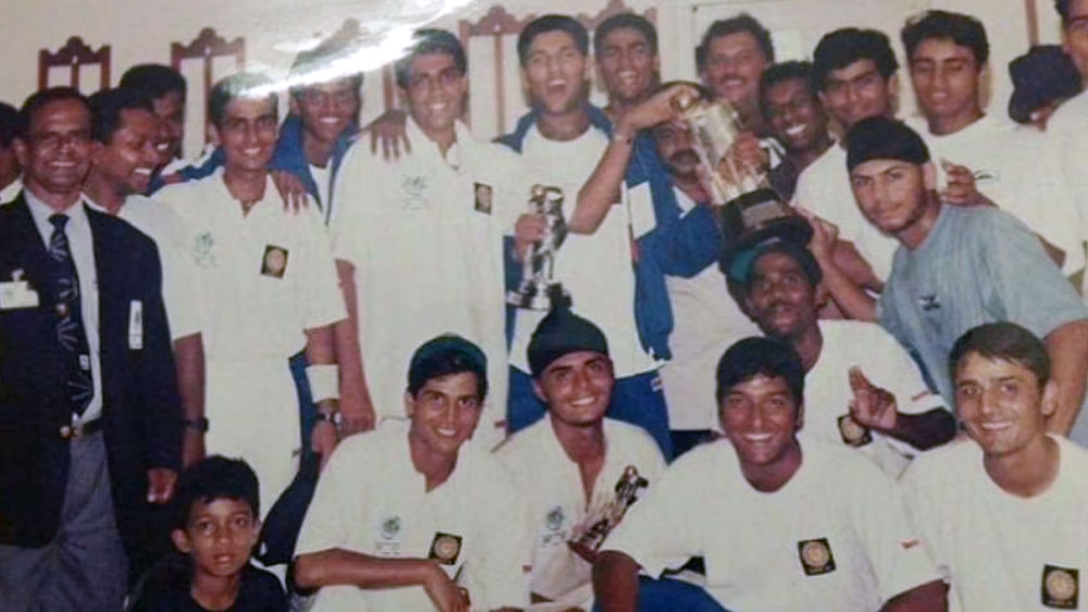 মিডিয়াম পেস বোলার মিহির দিবাকর এককালে মহেন্দ্র সিংহ ধোনির রুমমেট ছিলেন। ৩৯টি প্রথম শ্রেণির ম্যাচে ১২৯টি উইকেট রয়েছে তাঁর নামে। পাঁচ উইকেট নিয়েছেন সাত বার। আইসিএলে কলকাতা টাইগার্স-এ খেলতেন তিনি। ২০০৯ সালে ঘরোয়া ক্রিকেটে মুস্তাক আলি টি-টোয়েন্টি টুর্নামেন্টে মাত্র ছ’রানে পাঁচ উইকেট নিয়েছিলেন মিহির।