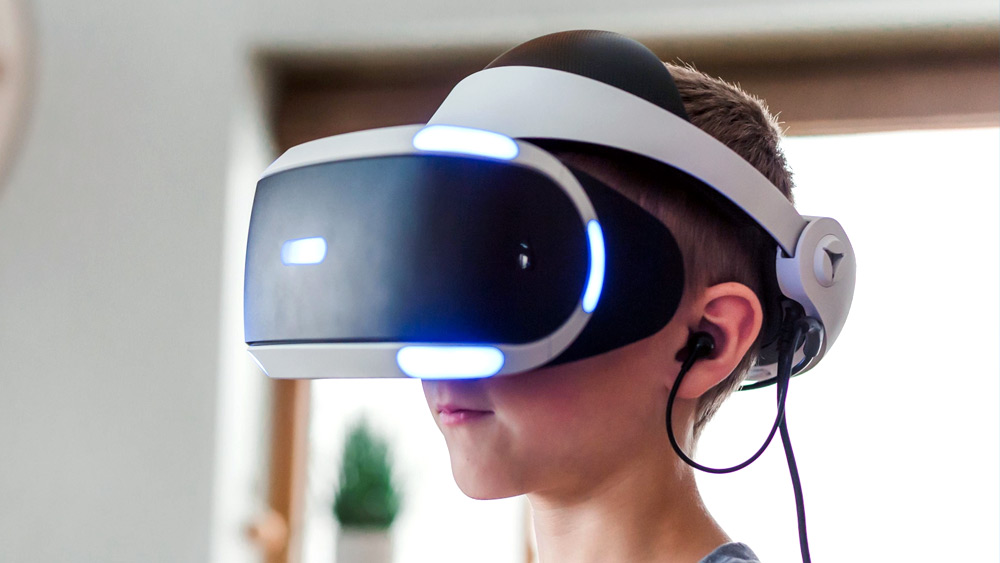 করোনা অতিমারির ফলে বড় থেকে ছোট সকলেই মোবাইলের ব্যবহার বেড়ে গিয়েছে বহু পরিমাণে। অভিভাবকরা অনেকেই তাঁদের সন্তানদের মোবাইল আসক্তি নিয়ে চিন্তিত। মেটাভার্স সেই আসক্তি আরও বাড়িয়ে তুলবে কি না, সেই প্রশ্ন জেগে উঠছে। অভিভাবকরা চান যে, তাঁদের সন্তানরা আসল দুনিয়া উপভোগ করুক, ভার্চুয়াল নয়।