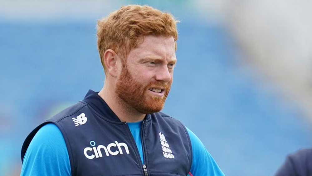 জনি বেয়ারস্টো: গত বার সানরাইজার্স হায়দরাবাদে ছিলেন। ইংল্যান্ডের এই উইকেটরক্ষক ১০টি ম্যাচ খেলেছিলেন গত আইপিএল-এ। রান করেছিলেন ৪৪৫, স্ট্রাইক রেট ছিল ১৫৭। একটি শতরানও ছিল। ইংরেজ ক্রিকেটারদের মধ্যে তিনিই সব থেকে ধারাবাহিক ছিলেন। এ বার তাঁর দাম দেড় কোটি টাকা। উইকেটরক্ষক দীনেশ কার্তিককে ছেড়ে দেওয়া কলকাতা বেয়ারস্টোর জন্য ঝাঁপাতেই পারে।