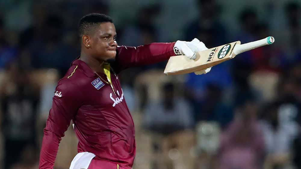 শিমরন হেটমায়ার: দিল্লিতে শ্রেয়সের সঙ্গে খেলেছেন। শ্রেয়সের ঠিক পরেই নামতেন হেটমায়ার। ফলে বহু ম্যাচে দু’জনে এক সঙ্গে ক্রিজে থেকে ব্যাট করেছেন। দু’জনকেই দলে নিলে মিডল অর্ডার নিয়ে খুব একটা ভাবতে হবে না শাহরুখ খানের দলকে। ওয়েস্ট ইন্ডিজের এই ক্রিকেটারের একটিই সমস্যা, তিনি একেবারেই ধারাবাহিক নন। ফলে দেড় কোটি টাকা দিয়ে তাঁকে কেকেআর নিতে চাইবে কিনা, তা নিয়ে প্রশ্ন উঠতে পারে।