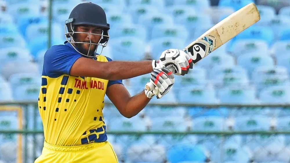 শাহরুখ খান: একজন শাহরুখ খান তো কলকাতা দলের সর্বেসর্বা। কলকাতা এ বার দলে দ্বিতীয় শহরুখকে নিতে পারে। সৈয়দ মুস্তাক আলি ট্রফিতে শেষ বলে ছক্কা মেরে দলকে জিতিয়েছিলেন। তার পর বিজয় হজারে ট্রফিতে শাহরুখের রান ৪২, ৭৯, ৩২, ৬৬। হয়ত সেই কারণেই নিজের ন্যূনতম দর বাড়িয়ে ৪০ লক্ষ টাকা রেখেছেন তিনি।