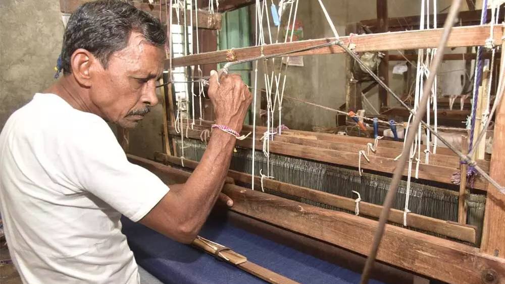 ওই দিনের পর রাতারাতি তারকার খ্যাতি পেয়ে যান কমলেশ। তবে তাতে কাজের কাজ হয়নি। আয় বাড়েনি তাঁর।