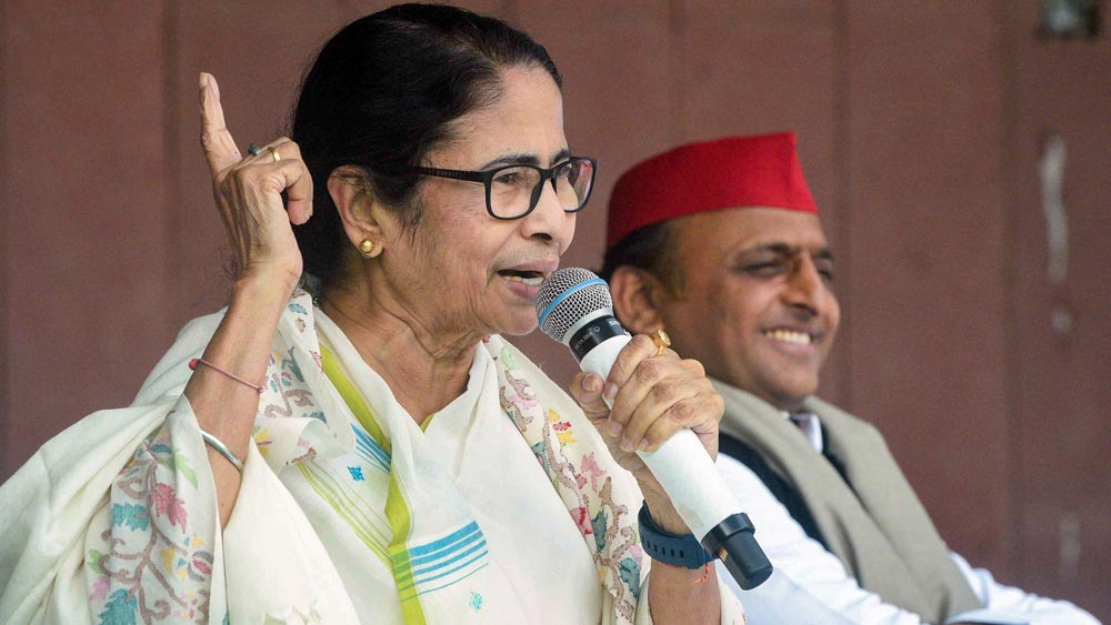 Mamata Banerjee asks Akhilesh Yadav to follow social welfare schemes of Bengal