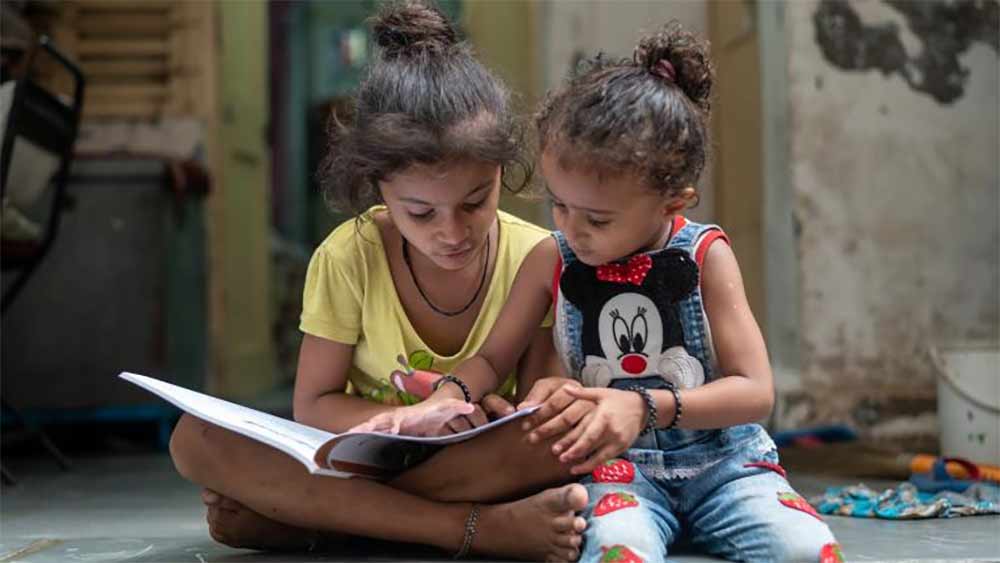 মা-বাবাকে হারানোর পর সরকারি হোমেই জীবন কাটছিল সৌমার। সেখান থেকেই পড়াশোনা করেছেন। এক সময় কলেজের পড়াশোনার জন্য সে আশ্রয়ও ছেড়ে দেন সৌমা।