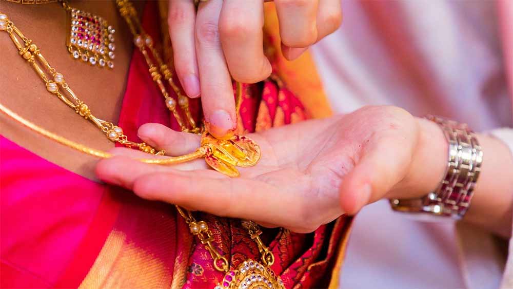 সম্প্রতি সৌমার বিয়ে স্থির হয়েছে। একটি ভাইরাল হওয়া ভিডিয়োতে দেখা গিয়েছে, সৌমার বিয়েতে উপস্থিত হয়েছেন রাধাকৃষ্ণন। অতিথি হিসাবে নয়, তাঁর অভিভাবক হয়ে! 