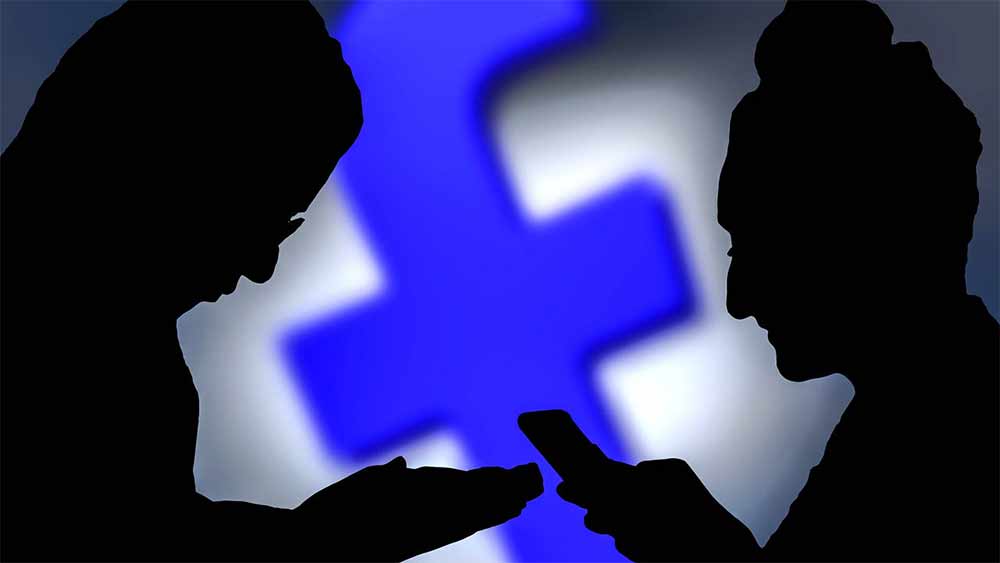 রাধাকৃষ্ণনের এ হেন আচরণে মুগ্ধ নেটদুনিয়া। ফেসবুক-টুইটারের মাধ্যমে এ কাহিনি তাঁরা নিজের মধ্যে চালাচালিও করেছেন। দেখতে দেখতে সে ভিডিয়ো ছড়িয়ে পড়েছে। শিরোনামে উঠে এসেছেন রাধাকৃষ্ণন। 