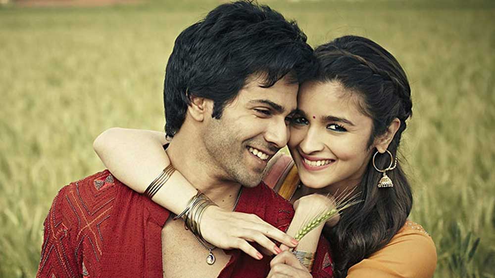 এর পরেই বলি পাড়ায় হঠাৎ খবর ছড়ায়, আলিয়ার সঙ্গে ডেট করছেন বরুণ ধবন। মহেশ কন্যার সঙ্গে ‘স্টুডেন্ট অফ দ্য ইয়ার’ ছবি দিয়ে বলিউডে সফর শুরু করেছিলেন তিনিও। কিন্তু বরুণের প্রেমিকা তথা স্ত্রী নাতাশা দালালের কথা প্রকাশ্যে আসতে এই প্রেম বা রটনাও ঠান্ডা হয়ে যায়।